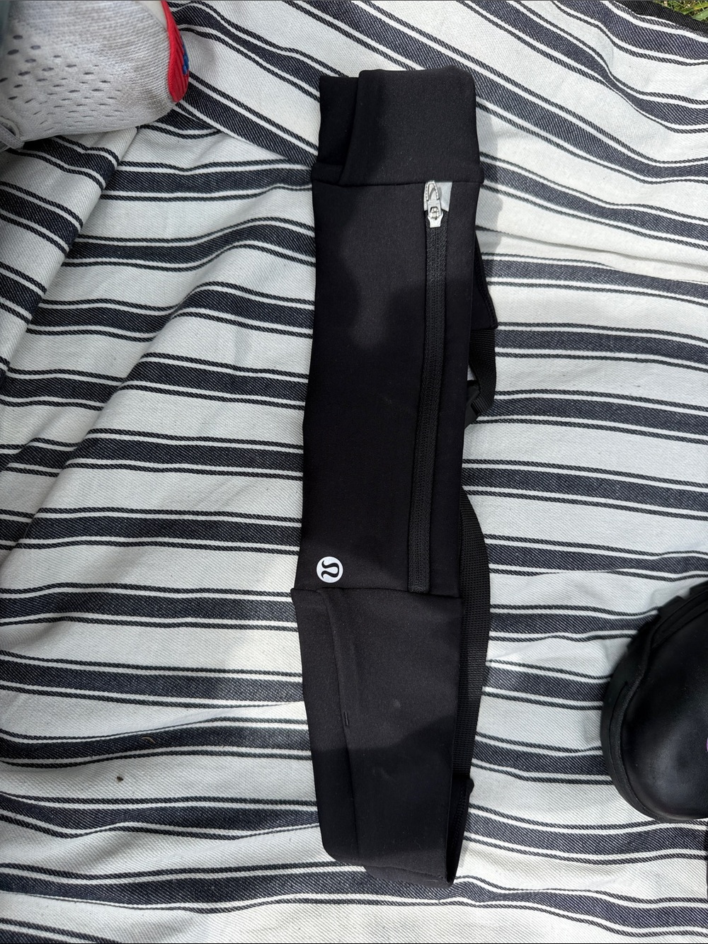 Lululemon Black Running Belt with Zipper Pocket (adjustable size) - Picture 1 of 2